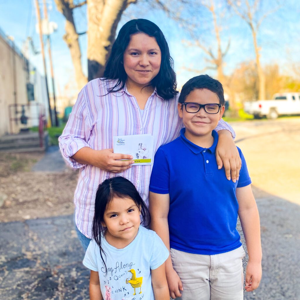 Areli Cruz and her children